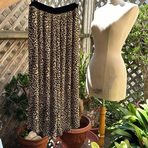 Zara palazzo pants. XS-Medium. NWOT Leopard print with velvet waist band